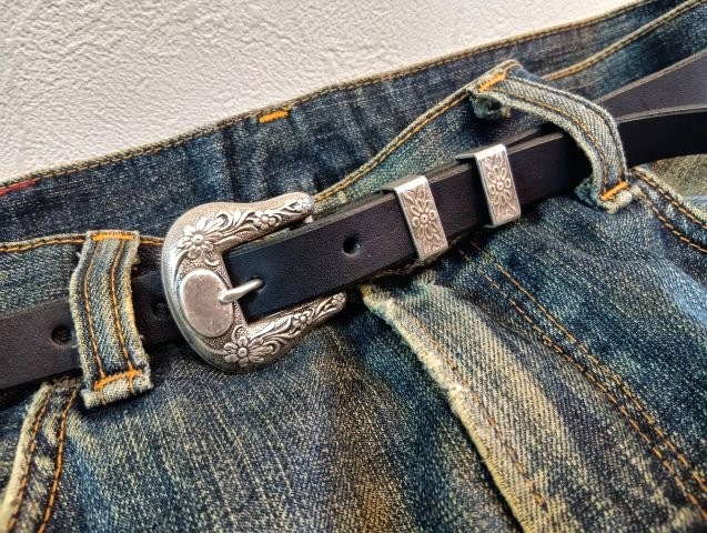 IVAN4ピースバックル付き 栃木レザーウエスタンナローベルト ブラック