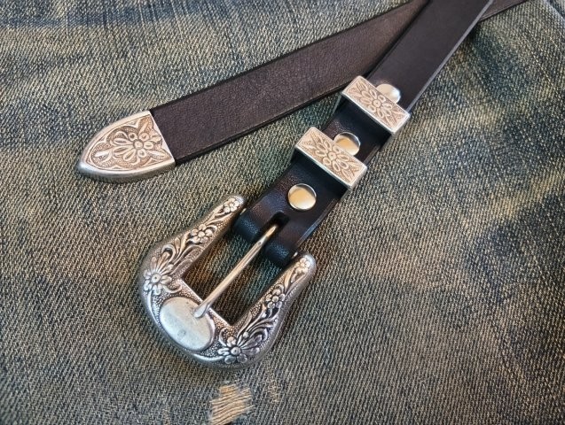 IVAN4ピースバックル付き 栃木レザーウエスタンナローベルト ブラック