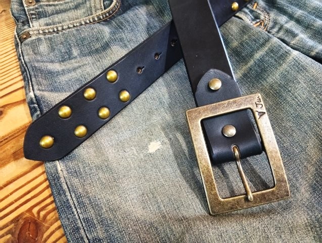 ゴキブリ栃木レザースタッズベルトブラックニッケル&ブラス　アクアブルー ゴキブリ様専用栃木レザースタッズベルトブラックニッケル