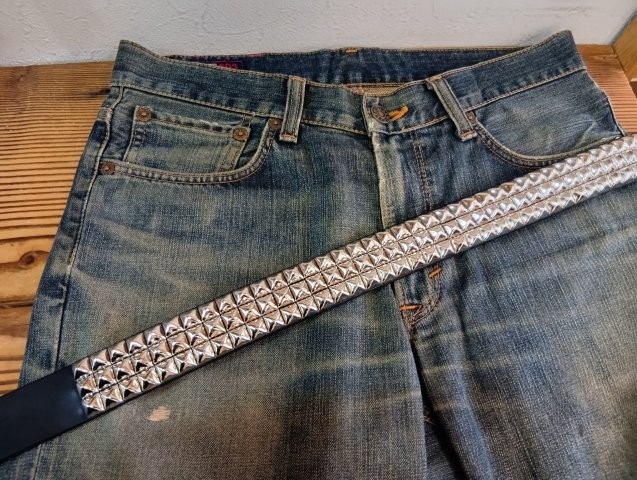 ピラミッドスタッズベルト 3連シルバースタッズ 【ブラック】12.5mm