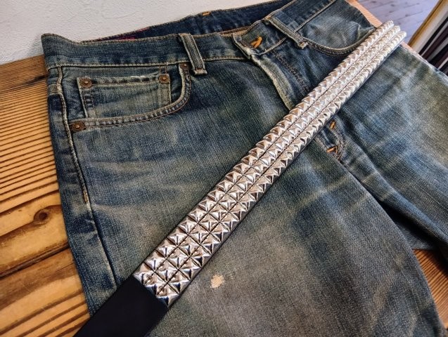 ピラミッドスタッズベルト 3連シルバースタッズ 【ブラック】12.5mm