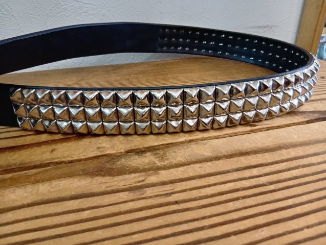 スタッズブレス　ブレスレット　スタッズ　3連ピラミッドスタッズ スタッズブレス ブレスレット スタッズ 3連ピラミッドスタッズ