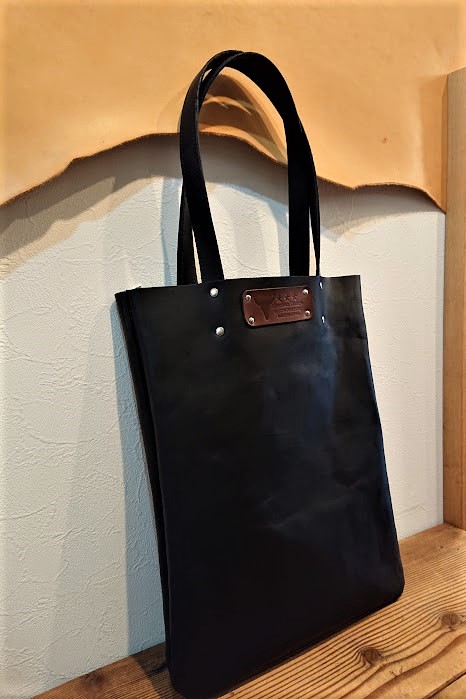 ブラックのバッグです。